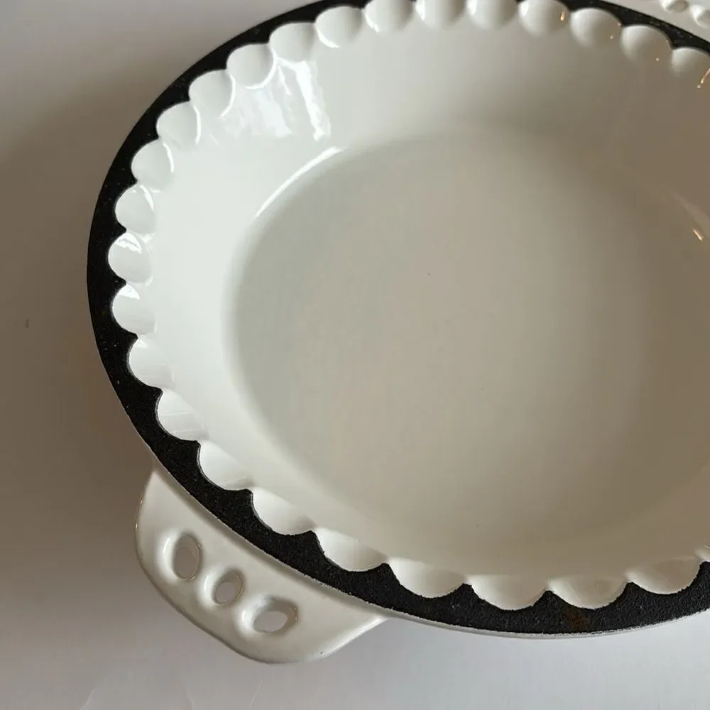 ih White Round Enameled Cast Iron Double Handled Pie Pan 10”